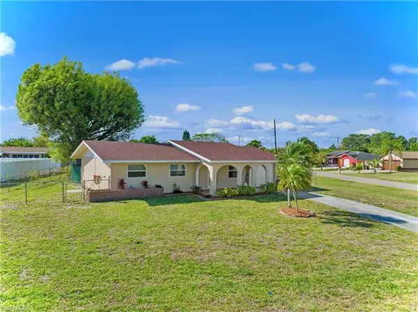 1522 Grandale ST, Lehigh Acres, FL 33936