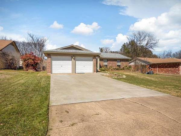 1413 Trammell Drive, Benbrook, TX 76126