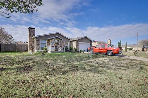 402 Circleview Drive, Mansfield, TX 76063