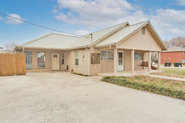 409 E Boyd Avenue, Boyd, TX 76023