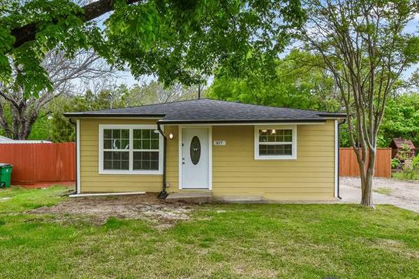 307 E Mowry, Crandall, TX 75114