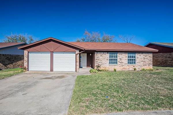 6409 Stardust Drive S, Watauga, TX 76148