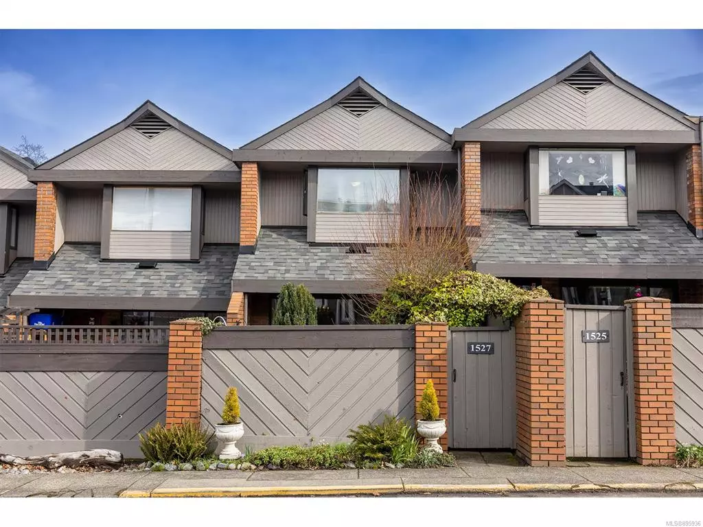 Oak Bay, BC V8R 5N5,1527 Yale St