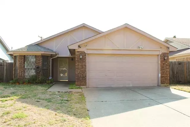 613 Cross Ridge Circle N, Fort Worth, TX 76120