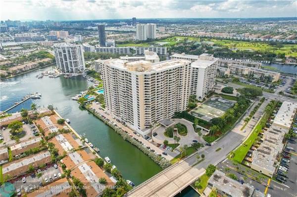 Hallandale Beach, FL 33009,2500 Parkview Dr  #2014