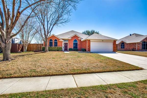 711 Oakley Drive, Lake Dallas, TX 75065