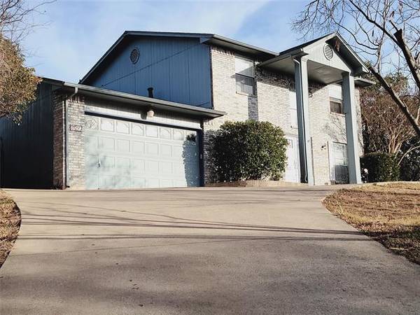 1525 Red Oak Circle, Azle, TX 76020