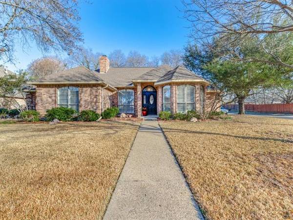 8200 Saddlebrook Drive, Benbrook, TX 76116