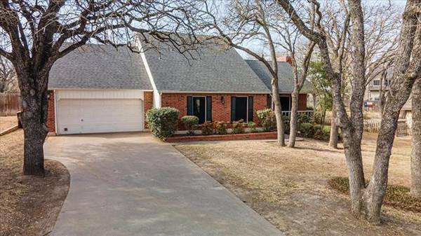 3902 Bandera Drive, Granbury, TX 76049