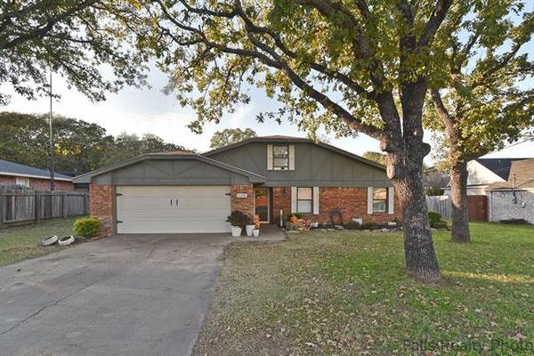 1100 Zahara Street, Bowie, TX 76230