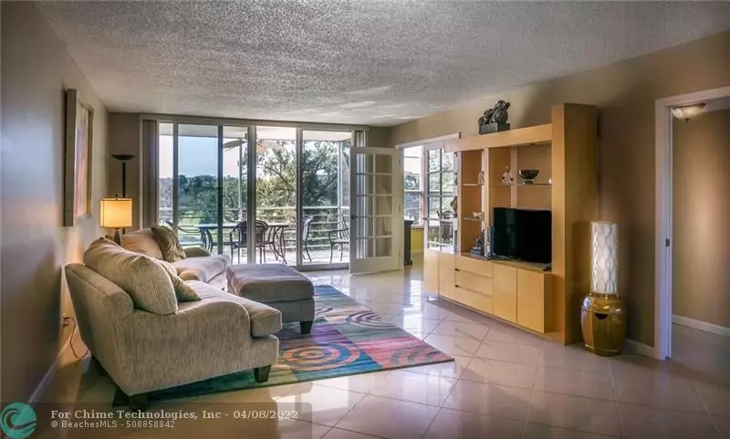 Pompano Beach, FL 33069,565 Oaks Ln  #311