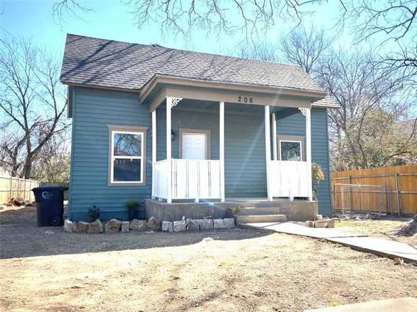 206 N Wood Street, Cleburne, TX 76033