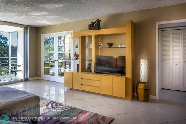 Pompano Beach, FL 33069,565 Oaks Ln  #311