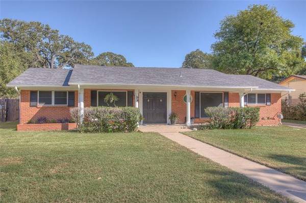 408 Moore Creek Road, Hurst, TX 76053