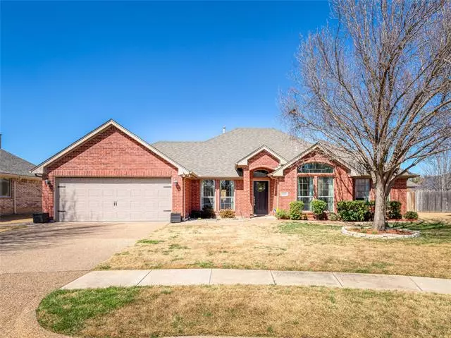 10810 Eagle Court, Benbrook, TX 76126