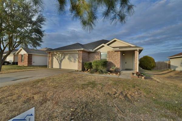 228 Meadowcrest Drive, Terrell, TX 75160