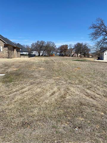 111 Bowie Drive, Lake Kiowa, TX 76240