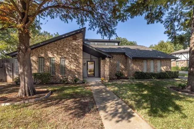 715 Wayland Drive, Arlington, TX 76012