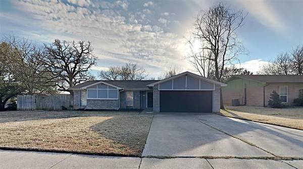 3217 Meadow Wood Lane, Bedford, TX 76021