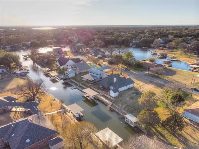 415 Sky Harbour Court, Granbury, TX 76049