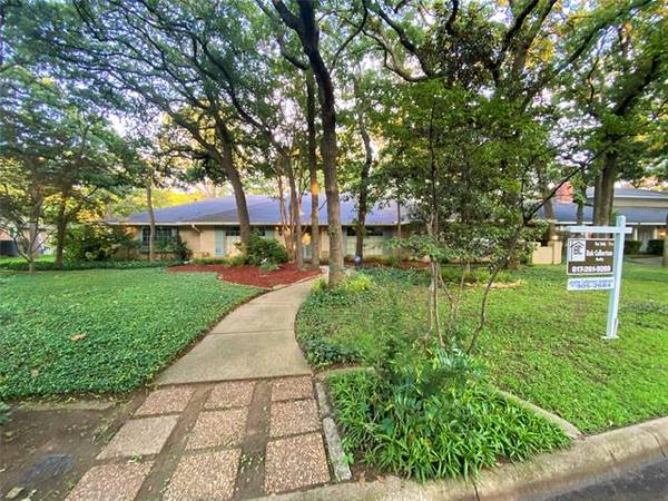 2453 Lakeview Circle, Arlington, TX 76013