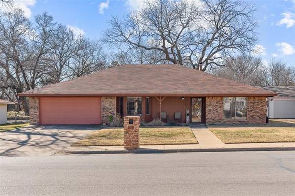 609 W Spring Street, Weatherford, TX 76086