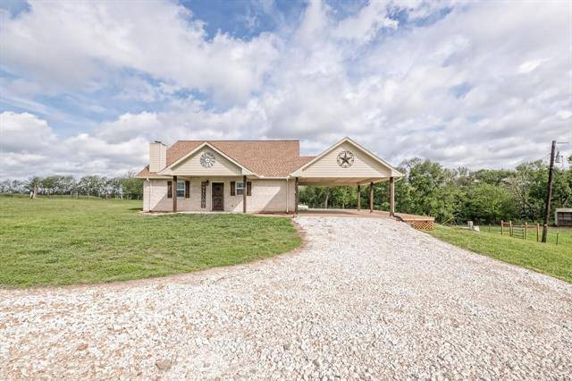 236 COUNTY ROAD 473, Lott, TX 76656