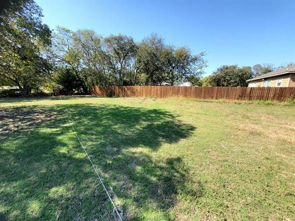 1309 N Johnson Street, Ennis, TX 75119