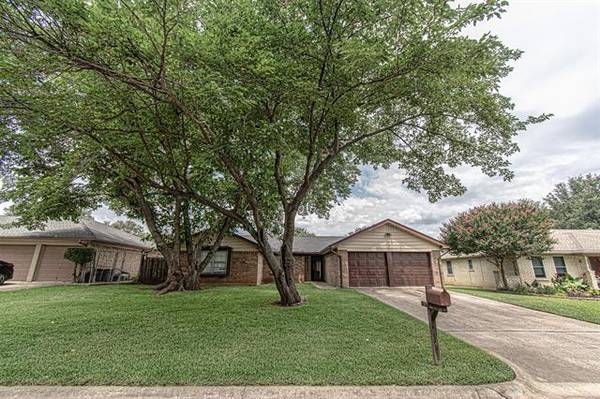 5517 Wood View Street, North Richland Hills, TX 76180