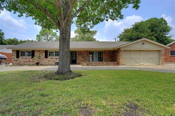 4925 Redondo Street, North Richland Hills, TX 76180