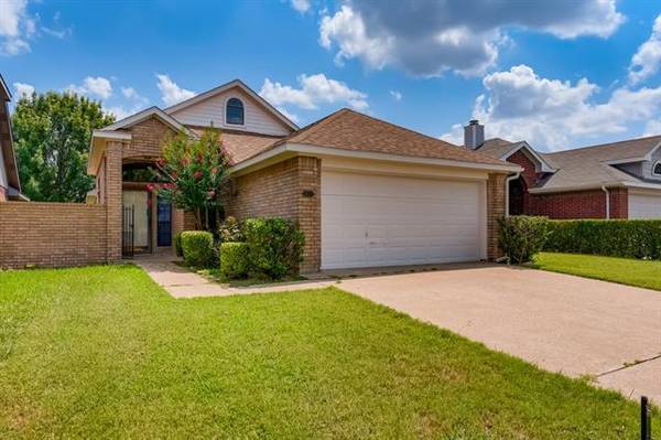 6924 Aston Drive, North Richland Hills, TX 76182