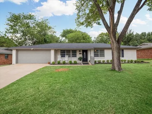 6905 Marilyn Lane, North Richland Hills, TX 76180