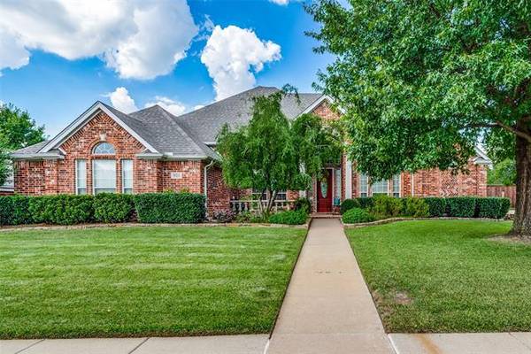 9211 Edgemont Drive, North Richland Hills, TX 76182