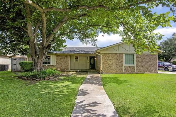 8253 Irish Drive, North Richland Hills, TX 76180