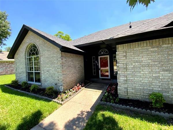 4016 Garden Park Drive, North Richland Hills, TX 76180