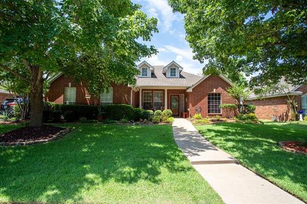 8817 Trails Edge Drive, North Richland Hills, TX 76182