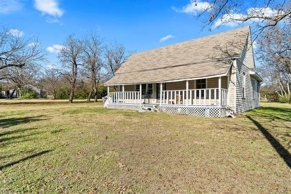 305 E 4th Street, Lancaster, TX 75146