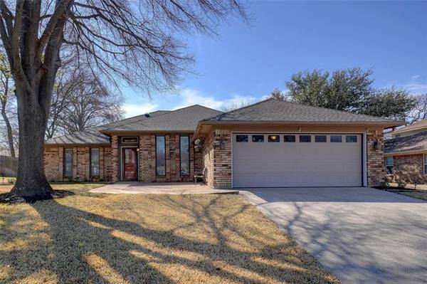 329 Heneretta Drive, Hurst, TX 76054