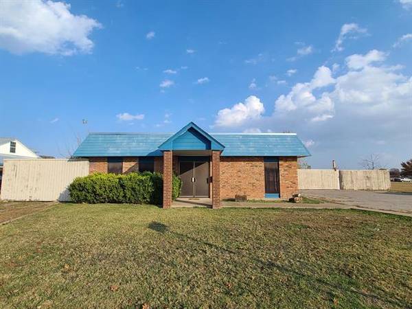 1805 S Carrier Parkway, Grand Prairie, TX 75051