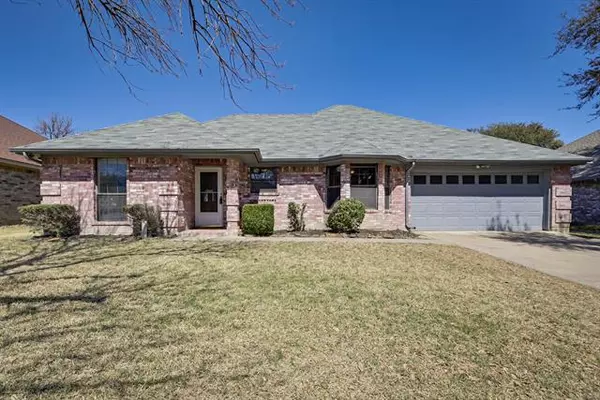 215 Timber Creek Drive, Burleson, TX 76028