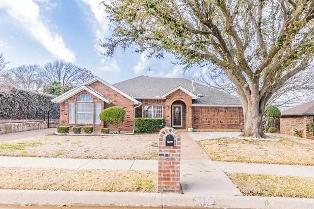 2132 Oakmeadow Street, Bedford, TX 76021