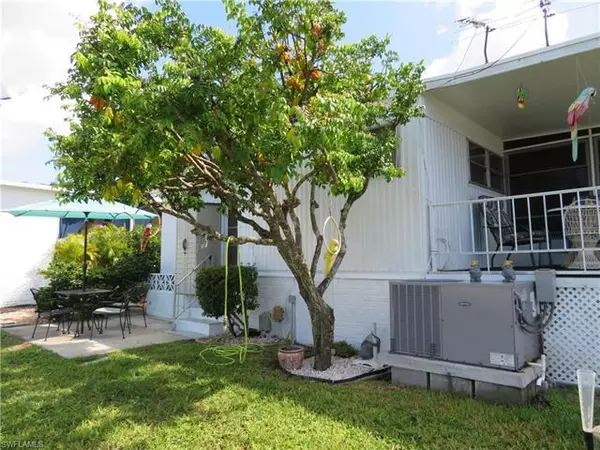 Fort Myers Beach, FL 33931,17830 Eglantine LN