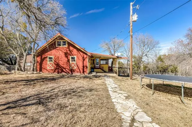 2810 N Mountain View Road, Granbury, TX 76048