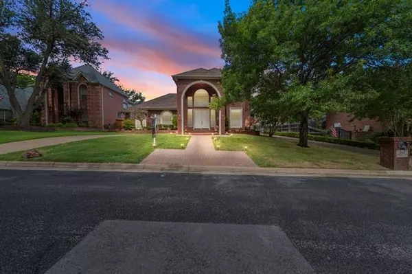 Arlington, TX 76013,2114 Bay Cove Court