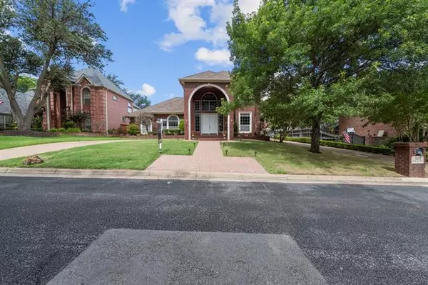 Arlington, TX 76013,2114 Bay Cove Court