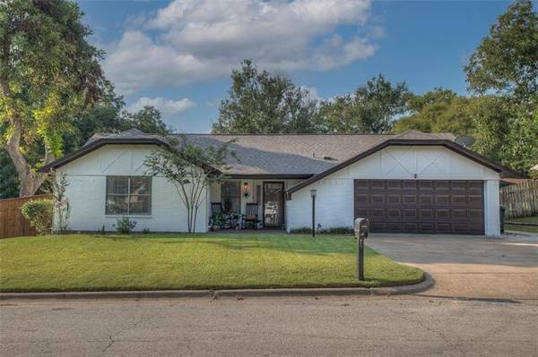 806 Hilltop Drive, Weatherford, TX 76086