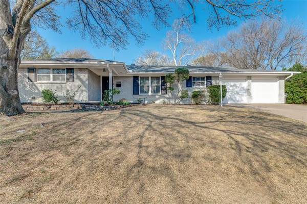 1608 Saxony Road, Fort Worth, TX 76116