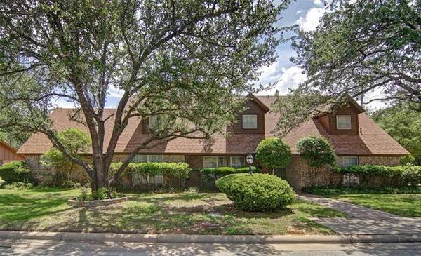 2 Lynn Lane, Mineral Wells, TX 76067