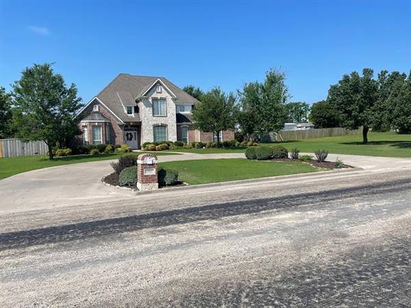 1001 W Russell Avenue, Bonham, TX 75418