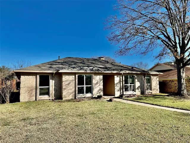 827 Via Del Sur, Mesquite, TX 75150